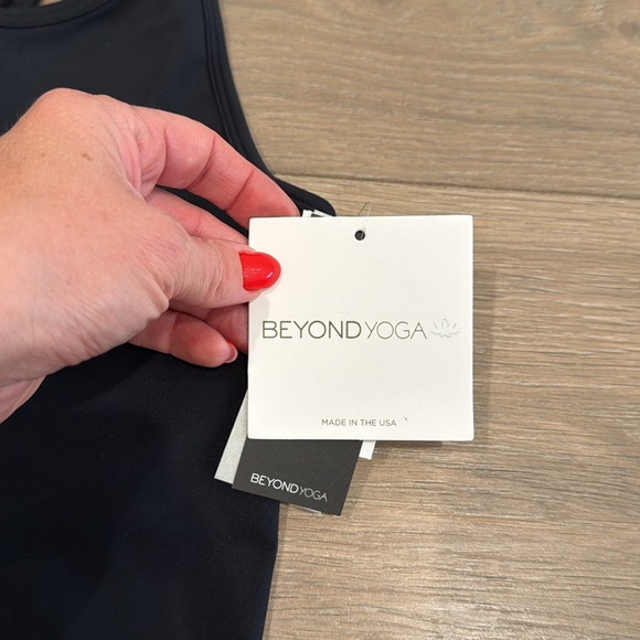 BEYOND‎ YOGA Black PowerBeyond Strive Cropped Tank Medium Support Shelf Bra Sz S - Picture 10 of 14